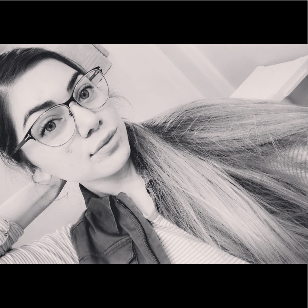 Meet your Posher, Laura